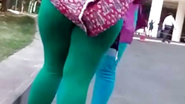 Η μελαχρινή έφηβη Anita Sparkle γαμιέται σε HD