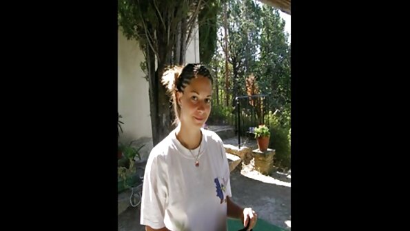 Η κακή μαμά κάθεται τον πρόστυχο μαλάκα της στο πουλί του