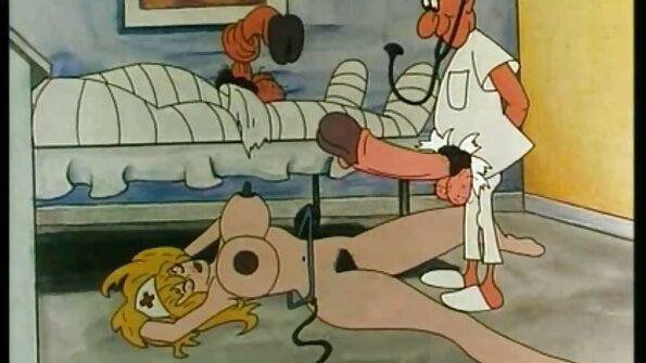 Η μεγαλόστομη ξανθιά ζήτησε από έναν όμορφο παιδόπαιδο να τη γαμήσει