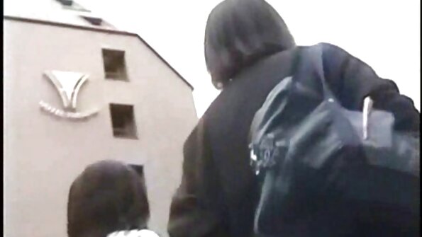 Η μελαχρινή με μεγαλοστομία απολαμβάνει κάθε στιγμή σκληροπυρηνικού σεξ