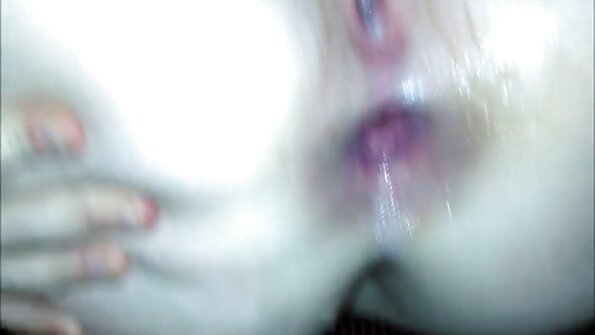 Η ξανθιά σύζυγος απλά δεν χορταίνει τον κόκορα του συζύγου της